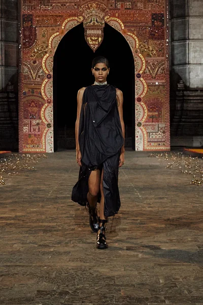 Look 18